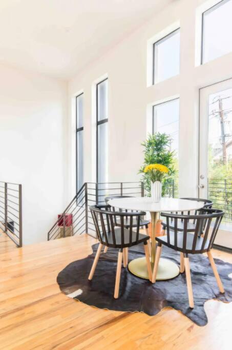 Glamorous Perfectly Located Luxury 2 Bed Townhome Далас Екстериор снимка