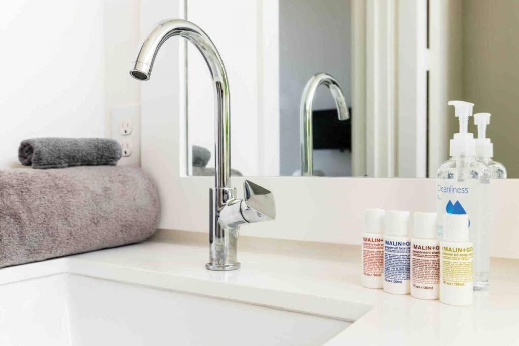 Glamorous Perfectly Located Luxury 2 Bed Townhome Далас Екстериор снимка
