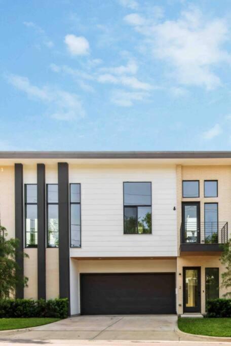Glamorous Perfectly Located Luxury 2 Bed Townhome Далас Екстериор снимка